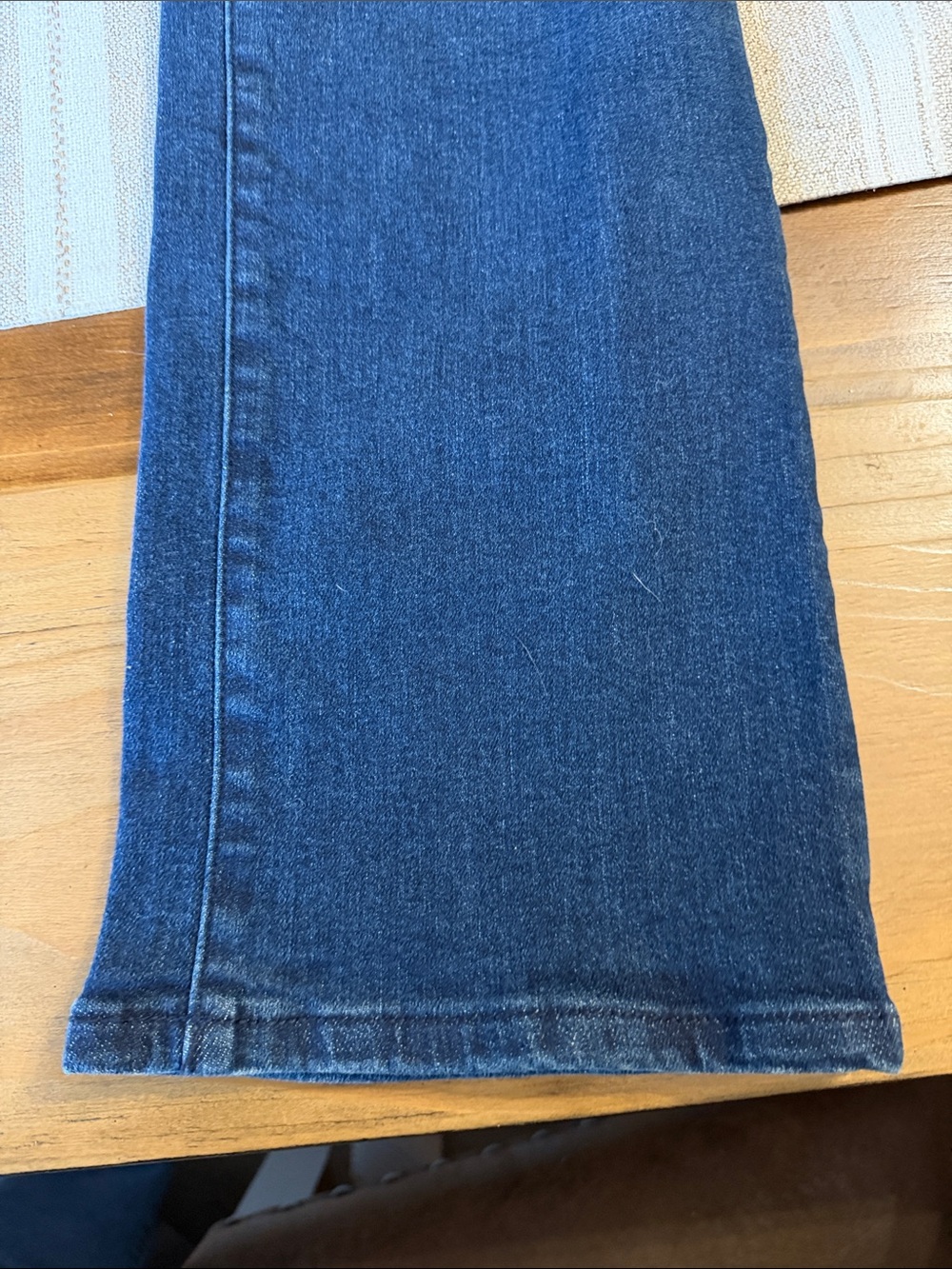 Express Classic women’s Blue Jeans - Comfortable Everyday Denim - Picture 8 of 9